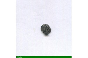 86030 - OBOLE Argt  MA  Tête à gauche   1321-82 Avt JC    0,57 gr