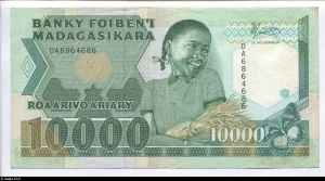 10000 Francs / 2000 Ariary Fillette tenant une gerbe de riz