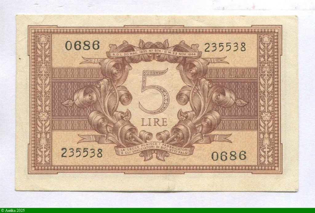 5 Lire Femme Casquée