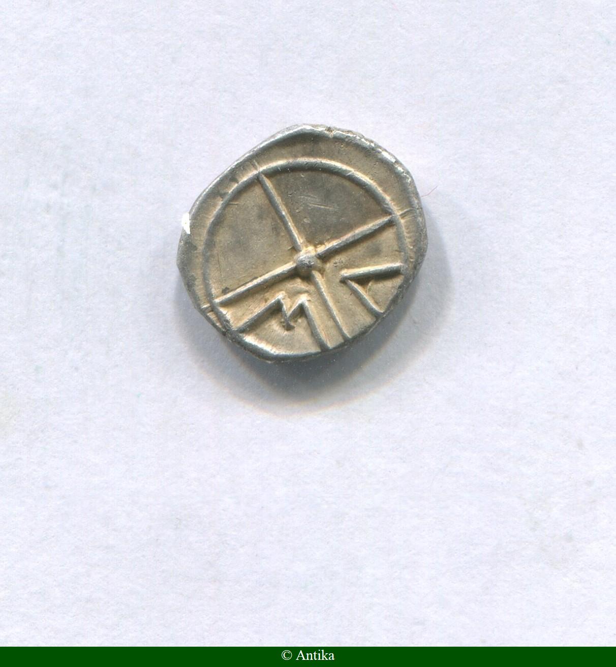 OBOLE Argt Tête à gauche Roue à quatre rayons Ca 300-250 Avt JC 0,78 gr